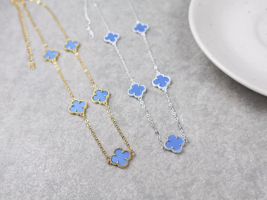 Short Necklace with Five Blue Clovers - Gold